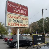 Outsidee  at Queens Coach in Niagara Falls