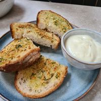Garlic bread with aioli at Skrymslet Under Trappan in Norrkoping
