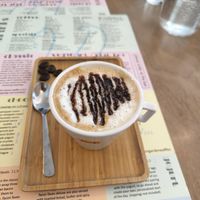 Veganer Lavendel macciato at Heart-Garden Waffles & Coffee in Amsterdam