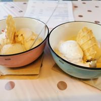 Amaretto, cheesecake & speculoos - - - vanille & salted caramel at IceLab NiceCream Creations in Antwerpen