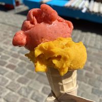 Mango and strawberry   at IceLab NiceCream Creations in Antwerpen