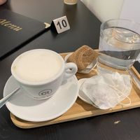 Oat cappuccino and peach and ginger teaa  at IceLab NiceCream Creations in Antwerpen