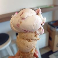 Cheesecake and stroopwafels at IceLab NiceCream Creations in Antwerpen