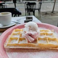 Glutenvrije wafel met ijs en koffie at IceLab NiceCream Creations in Antwerpen