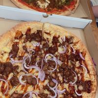 bbq jackfruit on bottom and sauzage and pepper on top at Flatbread & Butter in St Petersburg