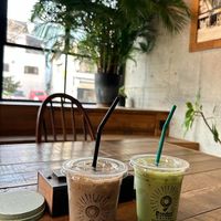 Hojicha and matcha latte at 9 Borden Coffee in Osaka