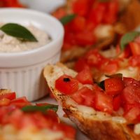 Bruschetta Vegana
Pão italiano vegano, tomate reservado no azeite e lâminas de amêndoas.  at Pitaco in Recife