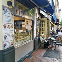 Exterior of store #Veganuary at Gelateria Lazzarin in Bonn