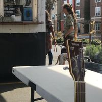 Outside seating at Viva! Vegetarian Grill - Food Cart in Eugene