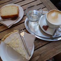 Bananen-Tarte und Zitronenkuchen at Green Bee in Rinteln
