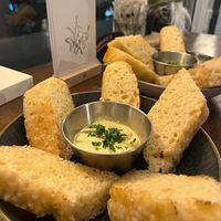 Focaccia mit Café de Paris Dip  at Green Bee in Rinteln