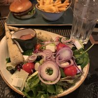 Veganer Salat mit Veta, Kernen und Heidelbeeren. at Peter Pane in Dusseldorf