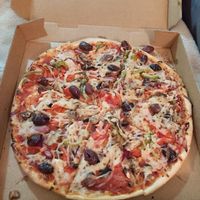 Vegetarian pizza with vegan cheese at The Shack in Aldinga Beach
