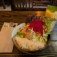 Chipmunk bowl and mango lassi at An Chay in Leipzig