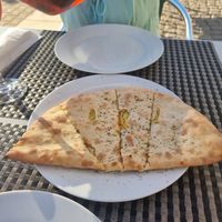Pão com Alho e Queijo Vegan at La Pizza in Tavira