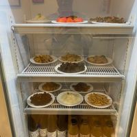 Side dishes and drinks in the fridge at Jié Xià Shū Shí 結夏蔬食 in Puli