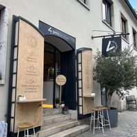   at 4minutes Cafe in Budapest
