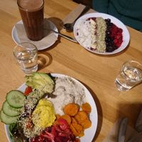 Vegan Bowl, Acai Bowl and superfood hot chocolate. All vegan. at Goodies Berlin - Warschauer in Berlin