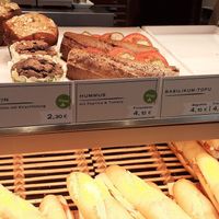 3 vegan options at Le Crobag in Linz