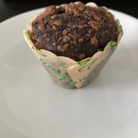 Vegan chocolate cherry muffin at Le Crobag in Linz