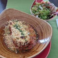 Vegan weekday lunch menu - lasagna with green salad at Chillig Dornach in Linz