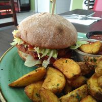 Vegan Burger with Potato Wedges at Chillig Dornach in Linz