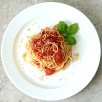 Devozione Napoli: Spaghetti, Devozione tomato sauce, Grano at Devozione Pasta Bar in Berlin