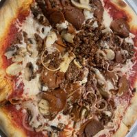 Animal Lovers Vegan pizza with mushrooms and onions added   #Veganuary at Ruffino's Italian Kitchen & Pizzeria in Zionsville