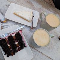 Dos cafés Biscoff, torta amor y pie de limón at CactusBerry in Santiago