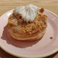 Peach crunch at Brammibal's Donuts - Friedrichshain in Berlin