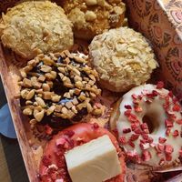 Bienenstich, caramel-peanut, strawberry-ny-cheescake, Caramelized macadamia, strawberry White chocolate at Brammibal's Donuts - Friedrichshain in Berlin