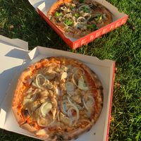 The "Verdura" & "Porcini" pizzas at Pizza Huus in Bern