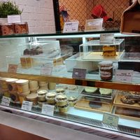 Vegan Cinnamon Rolls, Vegan "Nutella", Vegan Nutella Sacher and non-veg cakes at Sinlessbreak in Jakarta