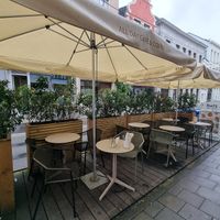 Outdoor seating at Oats Day Long in Ghent