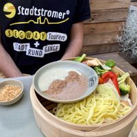Rahmennudeln, gedämpftes Gemüse, dreierlei Saucen und Sesam-Erdnuss-Salz at Maison Viet in Leipzig