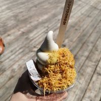 Phyllo-Sophe sundae at Iconoglace in Montreal