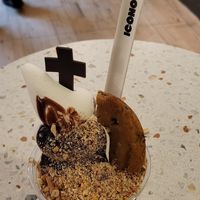 Mt royal vegan sundae at Iconoglace in Montreal