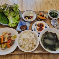 They have 3 kinds of food on their menu! Pure Korean food only! I ordered their daily menu, and it was so filling! Very healthy, nothing was over-seasoned. Also, they don't serve d at Bab Full Ggot 밥풀꽃 in Seoul