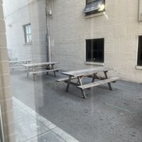 outdoor seating  at Gordon's Milkshakes in Indianapolis