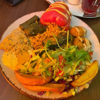 Vegan Teller 7€ plus Brot (reicht für 2 mMn)  at Ibras in Dresden