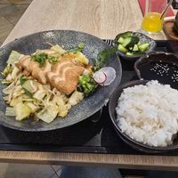Veganes Huhn mit Reis ausm Wok at Miyako Ramen in Linz