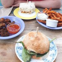 Loose Burger and Burrito, sides at Hang Loose Bar in Rosenheim