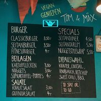 👍🏼 Dazu noch die veganen Kuchen 😋 at Hang Loose Bar in Rosenheim