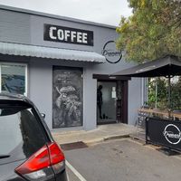 Street (carpark) view at Dramanti Artisan Roaster in Wynnum