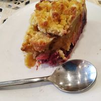 Blueberry apple crumble at Maison Sukoon in Paris
