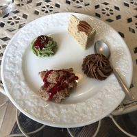 Gâteau aux noix, crème matcha, mousses au chocolat  at Maison Sukoon in Paris