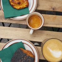 En tebirkes og en snurre 😋 at Cafe Harepus in Aarhus