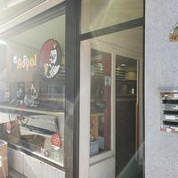 entrance: accessible at Royal Frituur in Bruges