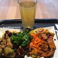 Mittlere Tellergröße + 0,3 Apfelschorle bis 17:00 Uhr 12,50€ at Sattgrün - Neumarkt in Cologne