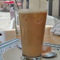 Iced café latte von leche de avena at Zer0 in Manacor